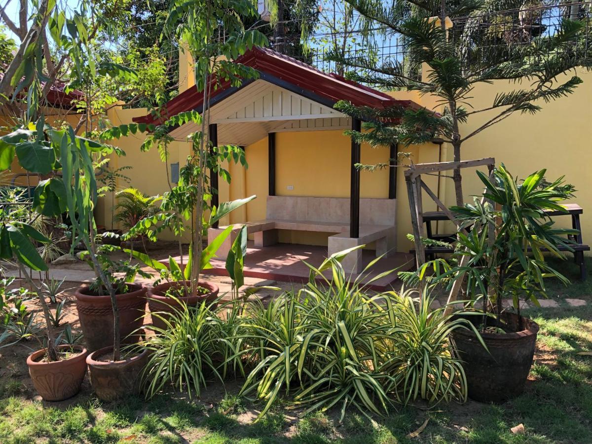 Strutz Art Garden Resort Bangued Exterior photo