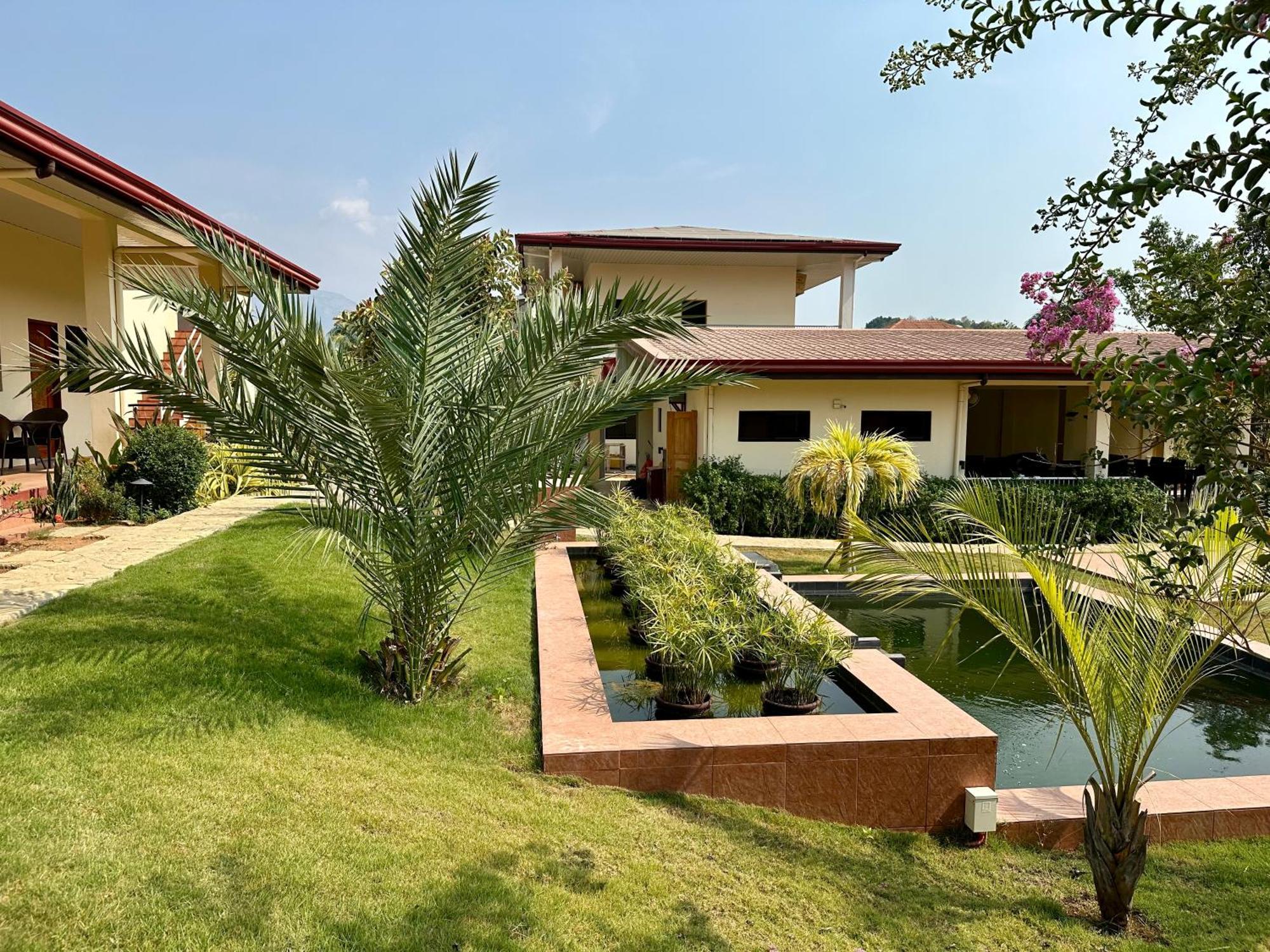 Strutz Art Garden Resort Bangued Exterior photo