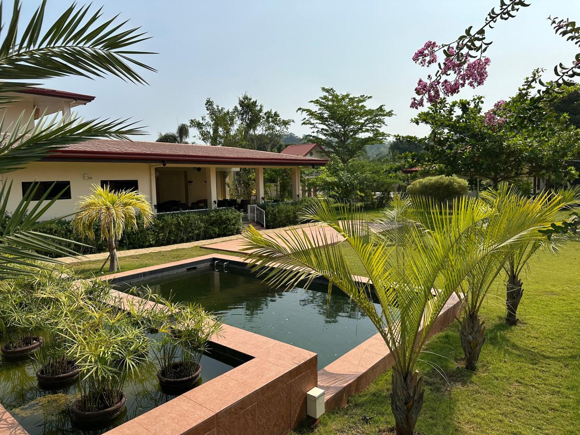 Strutz Art Garden Resort Bangued Exterior photo